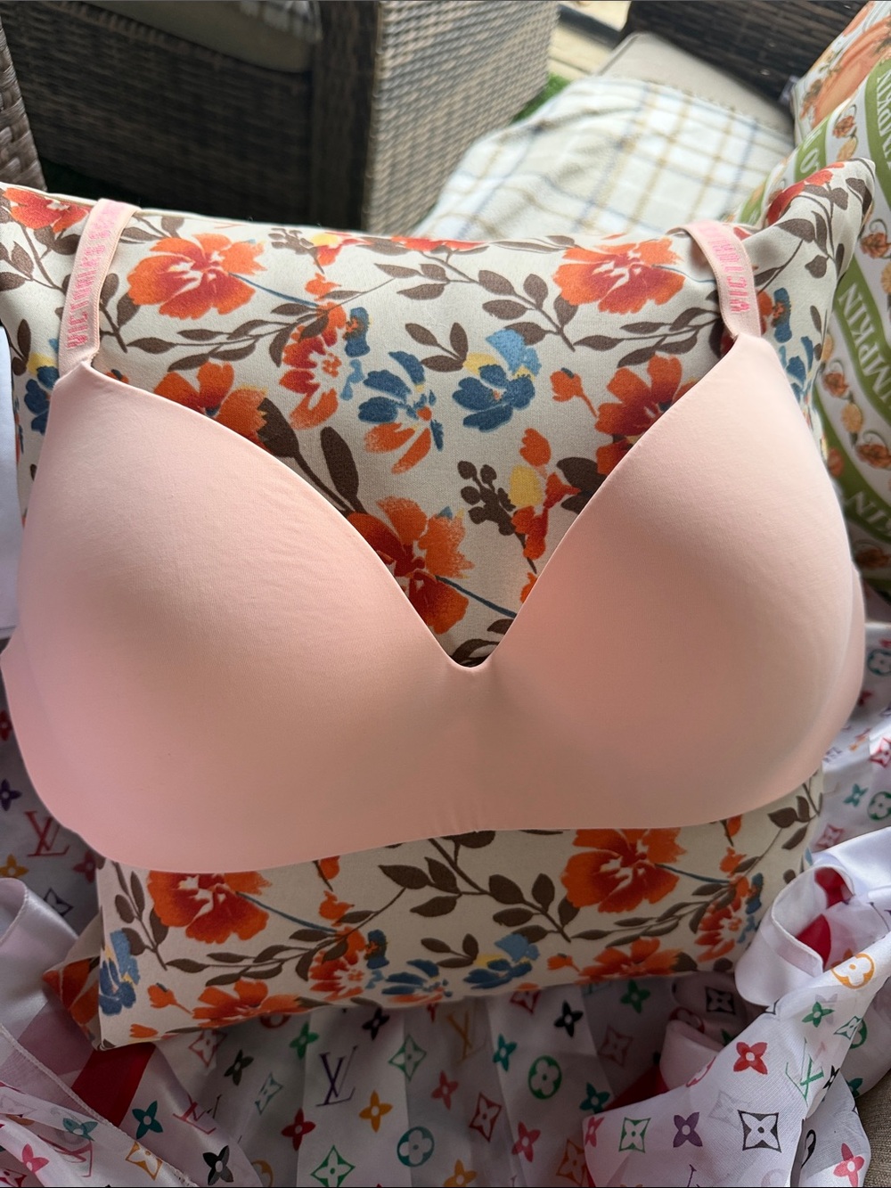 Victoria's Secret Soft Light Pink Molded T-Shirt Bra